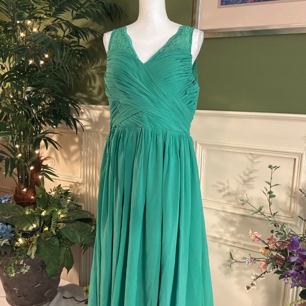 Long green chiffon with lace shoulder straps - Picture 2 of 8